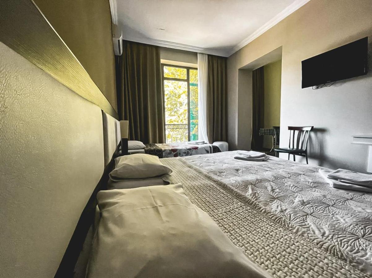 Discovery Hotel Kutaisi Luaran gambar