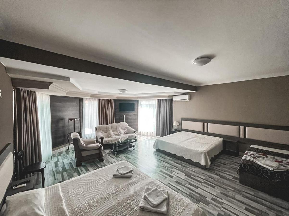 Discovery Hotel Kutaisi Luaran gambar