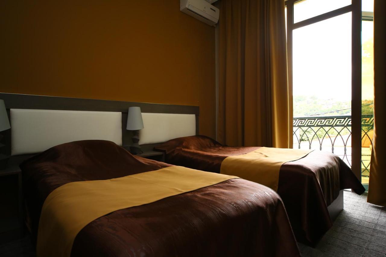Discovery Hotel Kutaisi Luaran gambar